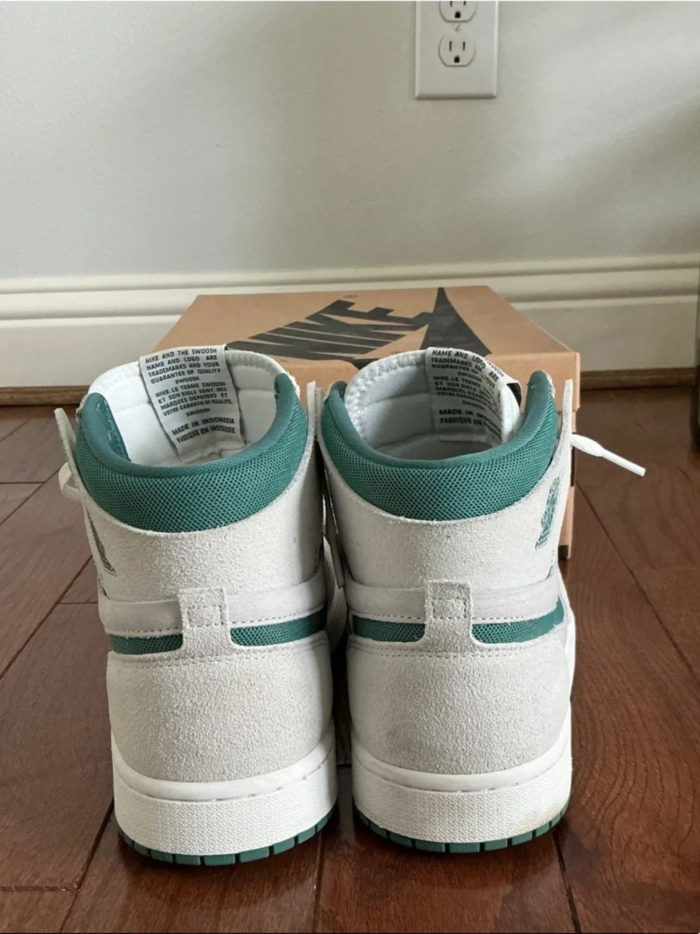 Nike Men’s Air Jordan 1 High Zoom Air CMFT 2 - 9 - Pre-Owned with Box